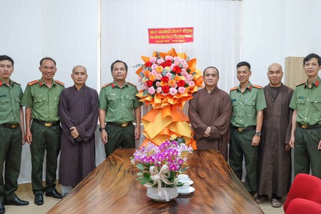 Lãnh đạo Công an TP.HCM chúc mừng Báo Giác Ngộ nhân kỷ niệm Ngày Báo chí Cách mạng Việt Nam, 21-6 - Ảnh: Nguyên Tài/BGN