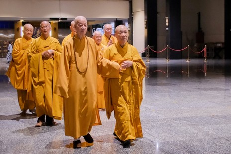 Hòa thượng Thích Bảo Nghiêm và Hòa thượng Thích Quảng Hà với Đức Pháp chủ GHPGVN 