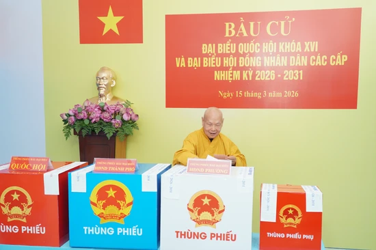 Trưởng lão Hòa thượng Thích Thiện Nhơn, Phó Pháp chủ, Chủ tịch Hội đồng Trị sự GHPGVN đi bầu cử đại biểu Quốc hội khóa XVI và đại biểu Hội đồng Nhân dân các cấp nhiệm kỳ 2026-2031 - Ảnh: Như Danh/BGN