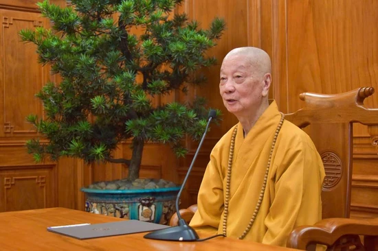 [Video] Thuyết giảng mới nhất của Đức Pháp chủ GHPGVN: Làm sao trì tụng kinh Pháp hoa để được Phật hộ niệm?