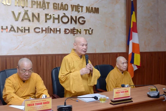 Trưởng lão Hòa thượng Thích Thiện Nhơn, Phó Pháp chủ Hội đồng Chứng minh, Chủ tịch Hội đồng Trị sự cùng chư vị Phó Chủ tịch Thường trực Hội đồng Trị sự: Hòa thượng Thích Thiện Pháp, Hòa thượng Thích Thanh Nhiễu - Ảnh: Bảo Toàn/BGN