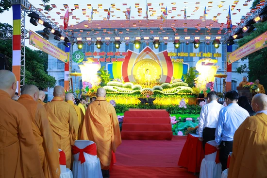 Trang nghiêm Đại lễ Phật đản Phật lịch 2570 tại phường Vũng Tàu, TP.HCM - Ảnh: Trung Thắng