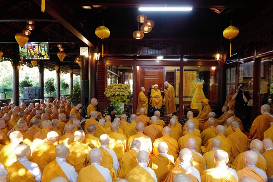 Chư tôn đức Tăng Ni môn hạ đệ tử bên Trưởng lão Hòa thượng Tôn sư - Thiền sư Thích Thanh Từ