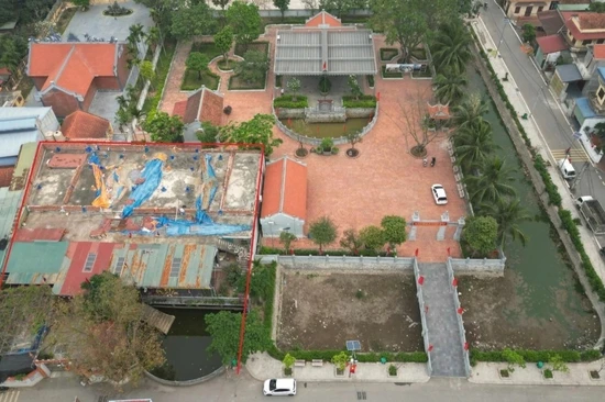 Vị trí khoanh đỏ là chùa Hưng Khánh, đình Vân Nội nằm trong kế hoạch di dời sang vị trí mới. Bên cạnh là Nhà tưởng niệm, Đền thờ bà Hoàng Thị Loan - thân mẫu Chủ tịch Hồ Chí Minh - Ảnh: Nguyễn Dương