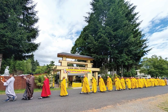 Liên Hoa là một ngôi chùa Việt được tạo dựng cách đây 35 năm tại thủ phủ Olympia bang Washington