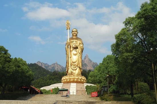 Đại tượng Địa Tạng Bồ-tát Cửu Hoa sơn, nơi được tin là đạo tràng của Ngài tại Trung Quốc