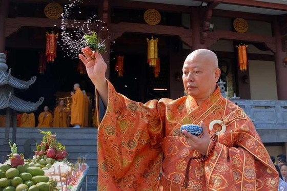 [VIDEO] Hòa thượng Thích Lệ Trang giải thích tại sao phải cúng cháo loãng khi thí thực cô hồn?