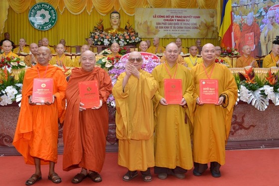 [Video] Ban Phật giáo Quốc tế T. Ư và Ban Kinh Tế-Tài chính T.Ư nhiệm kỳ IX nhận quyết định nhân sự