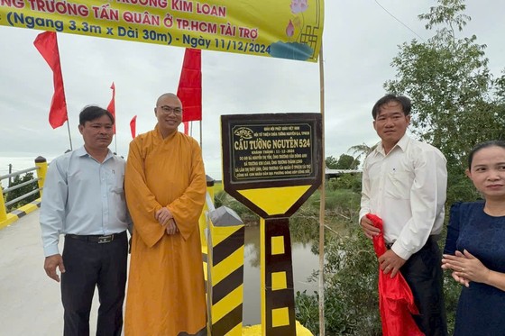 Khánh thành cầu bê-tông Tường Nguyên 524 tại xã Thạnh Hưng - Ảnh: T.N