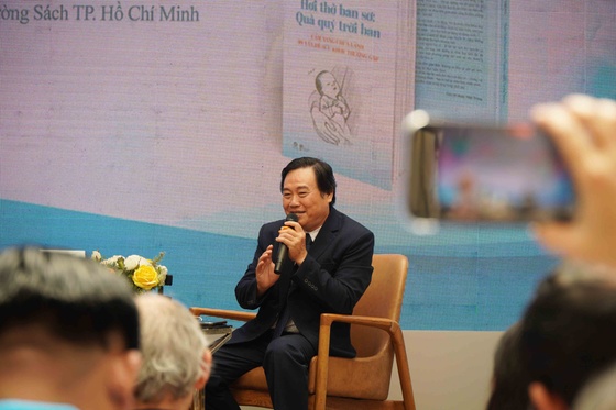  Thạc sĩ, bác sĩ Đoàn Nhật Trung giới thiệu sách "Hơi thở ban sơ: Quà quý trời ban”