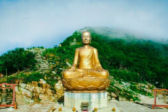 Tôn tượng Đức Phật hoàng Trần Tông