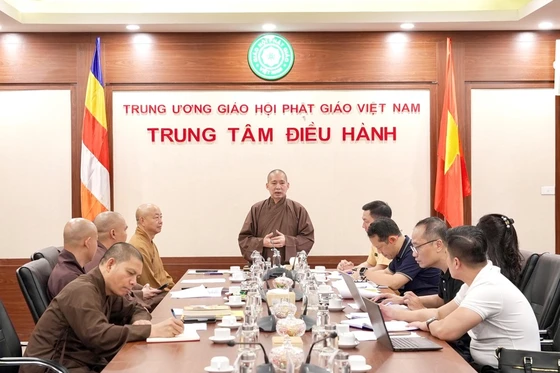 Thượng tọa Thích Thanh Tuấn chủ trì buổi sơ kết về phối hợp tuyên truyền về an toàn giao thông