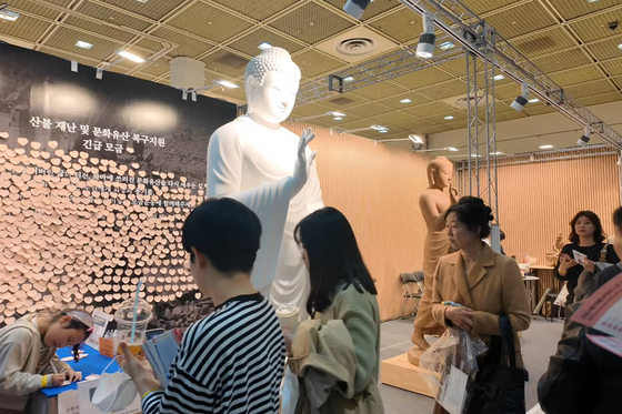 Các gian hàng tại hội nghị Phật giáo ở Nam Hàn 