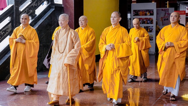 [Video] Đức Pháp chủ quang lâm Việt Nam Quốc Tự khai thị cho Tăng Ni trong Khóa huân tu và Bồi dưỡng trụ trì