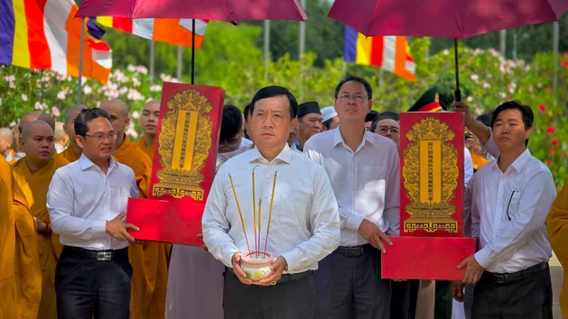[Video] Thiêng liêng Lễ tưởng niệm các anh hùng liệt sĩ ở Học viện Phật giáo VN tại TP.HCM