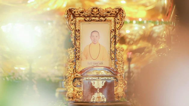 [Video] Lễ rước di ảnh và giới bổn Đại giới đàn Thanh Kiểm từ chùa Vĩnh Nghiêm đến Việt Nam Quốc Tự