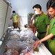 [Clip] Bắt giữ hơn 3.000 kg chả đòn chay nghi trộn thịt, cá