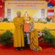 Thượng tọa Thích Tâm Định trao quyết định bổ nhiệm trụ trì chùa Màu đến Sư cô Thích nữ Hữu Hiếu