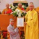 Đại đức Thích Nguyên Minh trao quyết định bổ nhiệm trụ trì chùa Phổ Bảo đến Sư cô Thích nữ Thánh Tánh