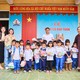 Câu lạc bộ Học bổng An Nhiên trao quà đến các em học sinh tiểu học