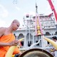 Chuyển đỉnh chánh điện cùng các hạng mục khác lên đặt trên chánh điện tại những vị trí đã được ấn định