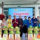 Chùa Văn Thánh (P.Bình Lợi Trung) trao các phần quà đến người dân có hoàn cảnh khó khăn