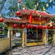 Chùa Định Lâm hiện đang đóng cửa, không tiếp khách, bảng hiệu chùa được phủ tấm vải để che đi tên hiệu 