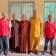 Các đối tượng người nước ngoài mặc trang phục tu sĩ Phật giáo có hành vi mời gọi, bán hàng rong, nhận tiền của khách nước ngoài vừa bị công an phường Bến Thành phát hiện