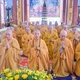 Chư Tăng, Ni liên phường Tân Định, Sài Gòn, Bến Thành, Cầu Ông Lãnh (TP.HCM) cùng nhau về tổ đình Vạn Thọ (P.Tân Định, TP.HCM) thực hiện nghi thức tác pháp Tự tứ, khánh tuế chư vị tôn túc Hòa thượng - Ảnh: Quảng Đạo/BGN