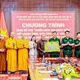 Thượng tọa Thích Tâm Chính trao 100 triệu đồng hỗ trợ Chiến dịch “500 ngày đêm” - Ảnh: Đức Hòe