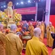 Khóa lễ cầu nguyện anh linh 731 liệt sĩ tại Công viên Lê Thị Riêng trước giờ diễn ra Lễ tưởng niệm, truy điệu và an táng - Ảnh: Quảng Đạo/BGN