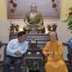 Đức Pháp chủ GHPGVN trao đổi với Thứ trưởng Bộ Dân tộc và Tôn giáo Nguyễn Hải Trung - Ảnh: Bảo Toàn/BGN.