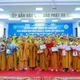 Ban Giám hiệu Trường Trung cấp Phật học TP.HCM trao Giấy khen và phần thưởng đến các Tăng Ni sinh có thành tích xuất sắc trong học tập - Ảnh: Trung Thắng/BGN