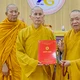 Trưởng lão Hòa thượng Thích Thiện Pháp trao quyết định Trưởng ban Trị sự GHPGVN tỉnh An Giang đến Hòa thượng Thích Thiện Thống 