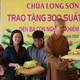 Chùa Long Sơn trao tặng 300 phần quà từ thiện đến bà con có hoàn cảnh đặc biệt khó khăn và người khiếm thị