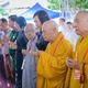 Chư tôn giáo phẩm Trung ương GHPGVN cùng lãnh đạo chính quyền TP.Đồng Nai dâng hương tưởng niệm anh linh anh hùng, liệt sĩ - Ảnh:Tâm Quý/BGN