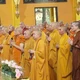 Chư tôn đức thực hiện nghi thức lễ Tam bảo