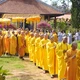 Môn đồ pháp quyến cung thỉnh nhục thân Trưởng lão Hòa thượng Thích Minh An từ thiền thất đến Giác linh đường nhập kim quan