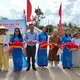 Cắt băng khánh thành công trình cầu bê-tông, bàn giao cho bà con địa phương