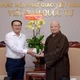 Giám đốc Sở Dân tộc và Tôn giáo TP.HCM Lâm Đình Thắng tặng hoa đến Hòa thượng Thích Lệ Trang nhân chuyến thăm - Ảnh: Bảo Toàn/BGN