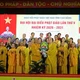 Trưởng lão Hòa thượng Thích Thanh Nhiễu tặng hoa chúc mừng tân Trưởng ban Trị sự tỉnh Cao Bằng