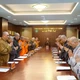 Ban Giám khảo và Ban Giám thị họp chuẩn bị kỳ thi tuyển Phật trường cho giới tử Đại giới đàn Thanh Kiểm - Ảnh: H.Diệu/BGN