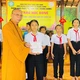 Thượng tọa Thích Quảng Tuấn trao học bổng cho học sinh tại tu viện Quảng Đức, xã Đồng Kho