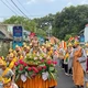 Các em lớp giáo lý "Bé học Phật" rước Phật đản sinh 