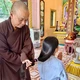 Đoàn sinh Gia đình Phật tử chùa Phổ Thiện hiến tóc tặng bệnh nhân ung thư