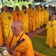 Chư tôn đức dâng hương, đảnh lễ Tam bảo 