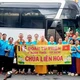 Đoàn từ thiện chùa Liên Hoa trao tặng 250 phần quà, động viên người dân vượt qua khó khăn từ Quỹ "Không đốt vàng mã" của chùa 