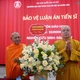 Trưởng lão Hòa thượng Thích Thanh Nhiễu thay mặt Trung ương GHPGVN chúc mừng Hòa thượng Đào Như, bảo vệ thành công luận án tiến sĩ ngành Tôn giáo học - Ảnh: Thiện Hậu