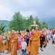 Chư Tăng và Phật tử tịnh xá Linh Sơn hân hoan "Rước Phật về làng"