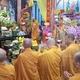 Môn đồ pháp quyến thực hiện nghi thức cung tiến Giác linh Trưởng lão Hòa thượng Thích Thanh Sơn - Ảnh: Nguyên Tài/BGN